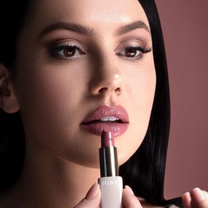 © MINT by Dr. Mintcheva - Lippen-Make-up mit zahnoptimierenden Farbpigmenten